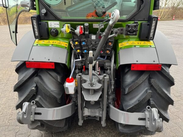 Tracot 1am Fendt 211 V