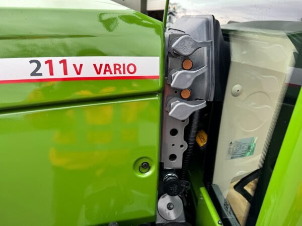 Tracot 1ap Fendt 211 V