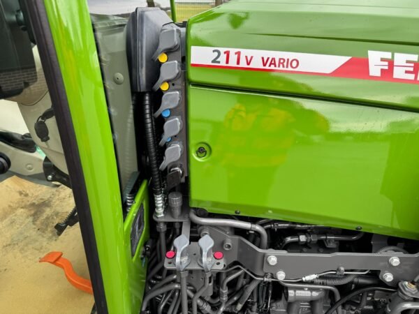 Tracot 1aq Fendt 211 V