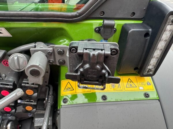 Tracot 1as Fendt 211 V