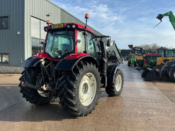 tracteur 7g Valtra N114 Hi Tech Tractor (ST25634)