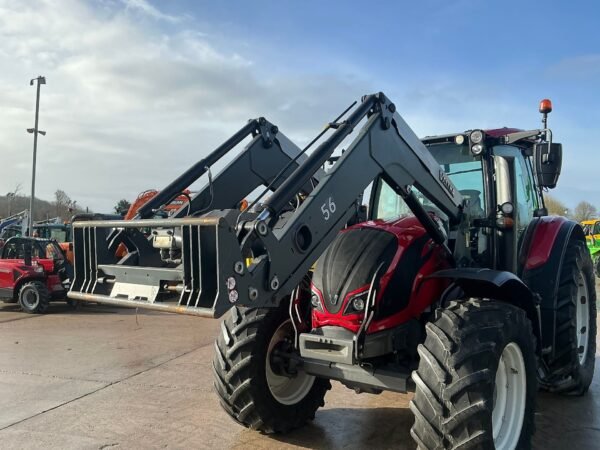 tracteur 7k Valtra N114 Hi Tech Tractor (ST25634)