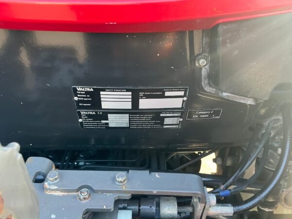 tracteur 7o Valtra N114 Hi Tech Tractor (ST25634)