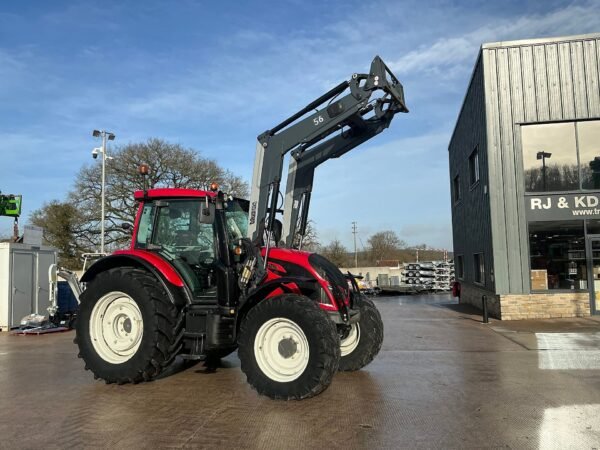 tracteur 7p Valtra N114 Hi Tech Tractor (ST25634)