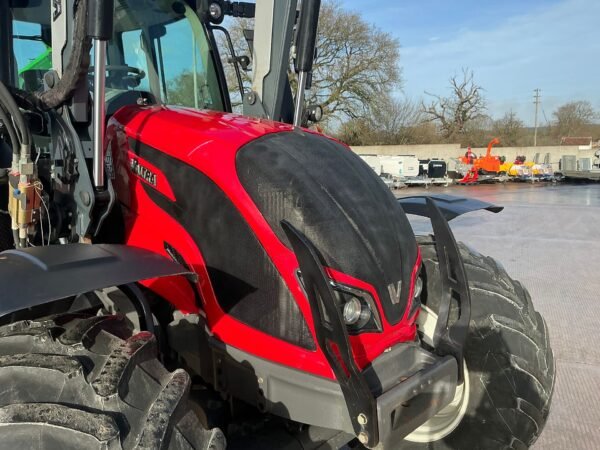 tracteur 7q Valtra N114 Hi Tech Tractor (ST25634)