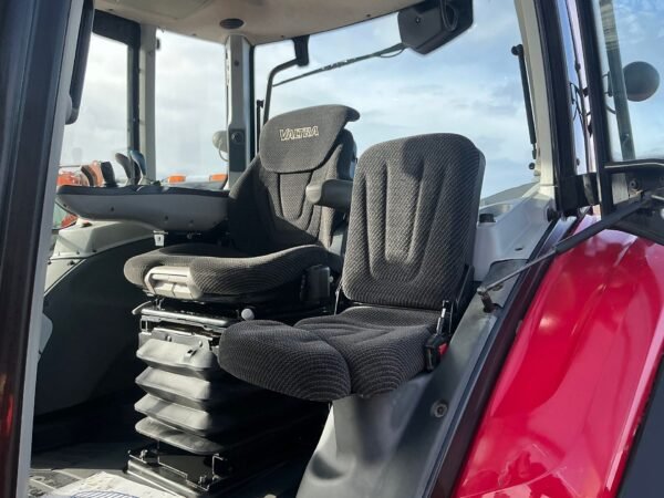 tracteur 7s Valtra N114 Hi Tech Tractor (ST25634)