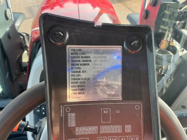 tracteur 7y Valtra N114 Hi Tech Tractor (ST25634)