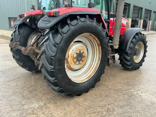 tracteur 8i McCormick MTX 150 Signature Edition Tractor (ST24827)