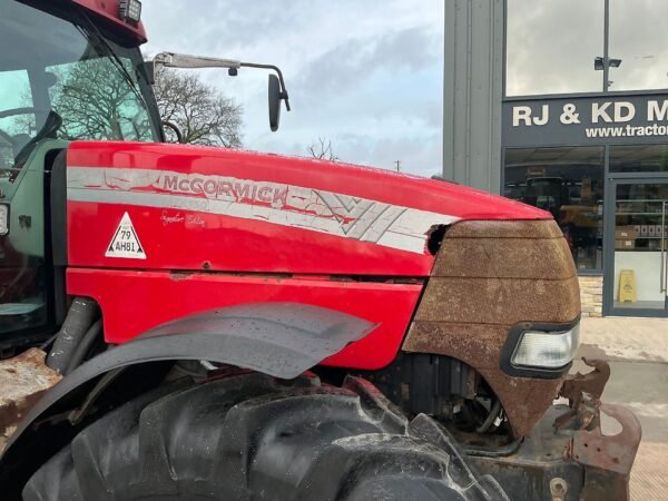 tracteur 8m McCormick MTX 150 Signature Edition Tractor (ST24827)