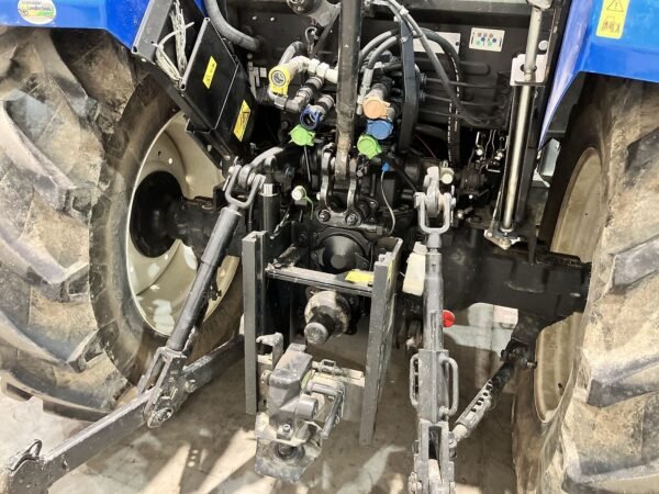 tracteur 17i New Holland T4.75