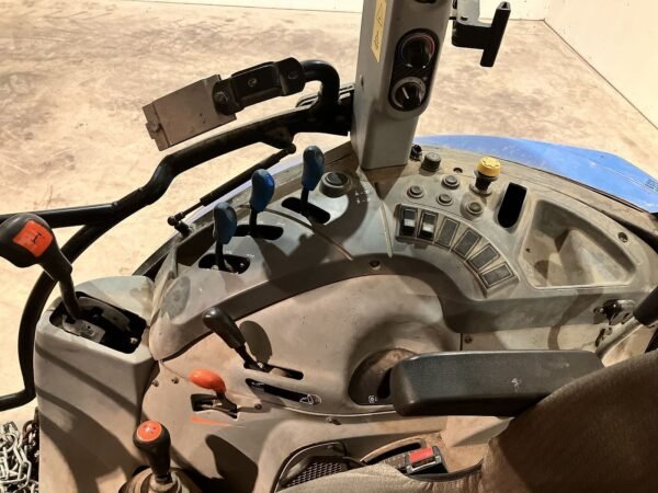 tracteur 17l New Holland T4.75