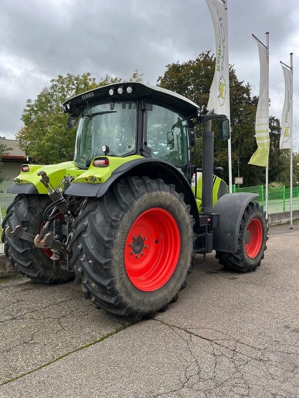 Claas Arion 650